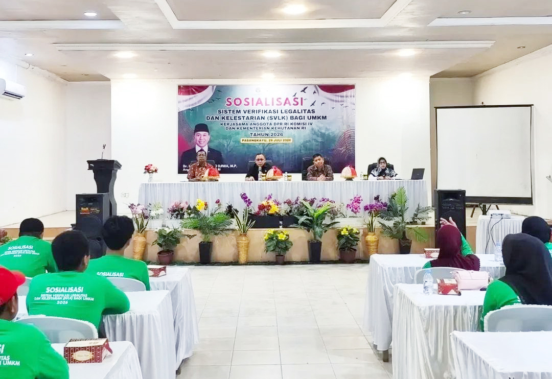 Agus_Ambo_Djiwa_buka_Sosialisasi_SVLK_Bagi_UMKM_Kehutanan-01_OK.jpg