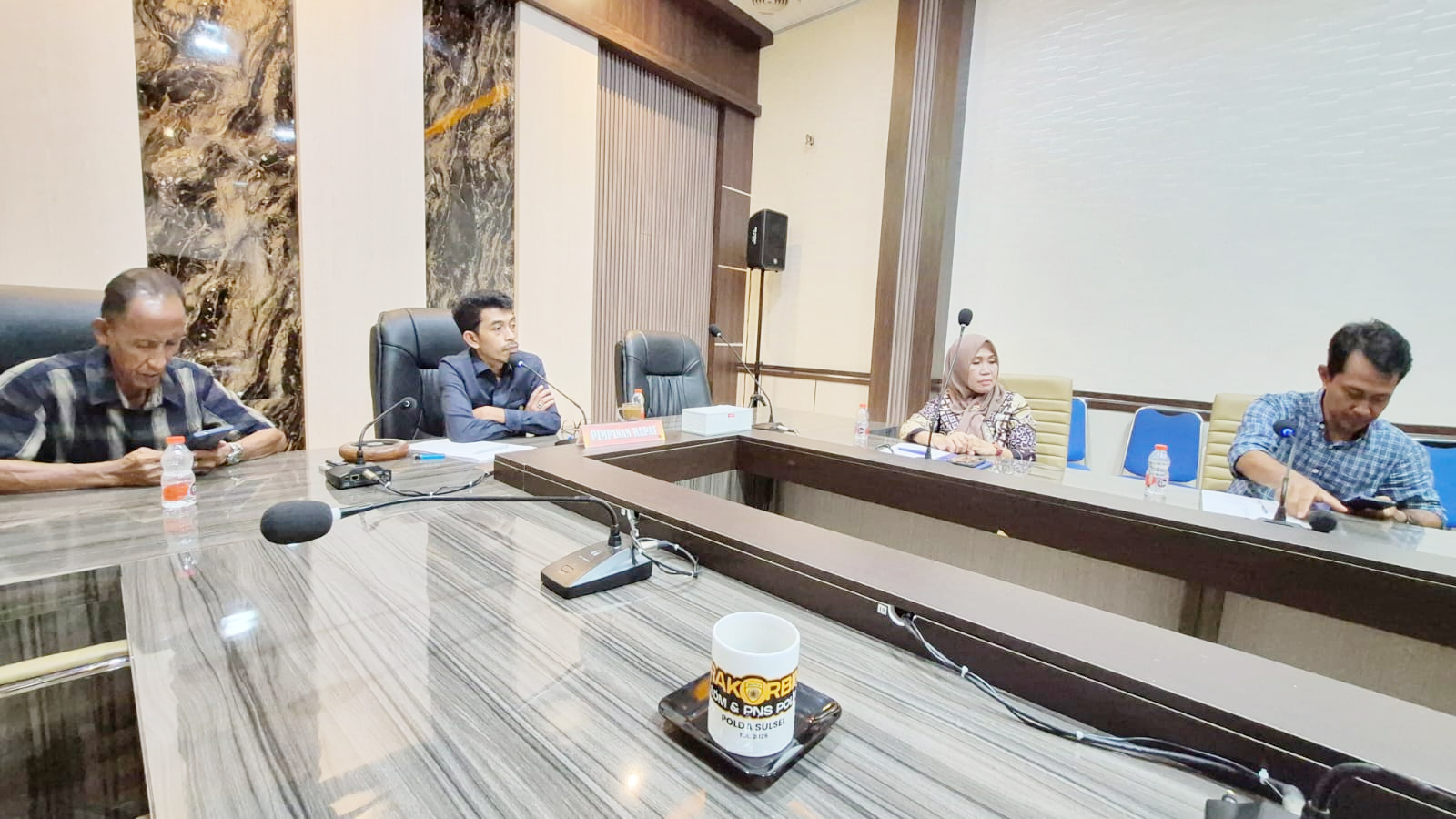 Ketua_DPRD_Beri_Ultimatum_Selesaikan_Limbah_atau_Berhenti_Operasi-01.jpg
