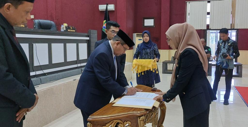 Penyampaian_Keputusan_DPRD_Terhadap_LKPJ_(6)-OK1.jpg